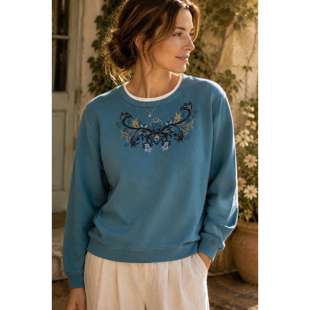 Blair Women's Medium Embroidered Floral Sweatshirt Blue Cottagecore Crewneck